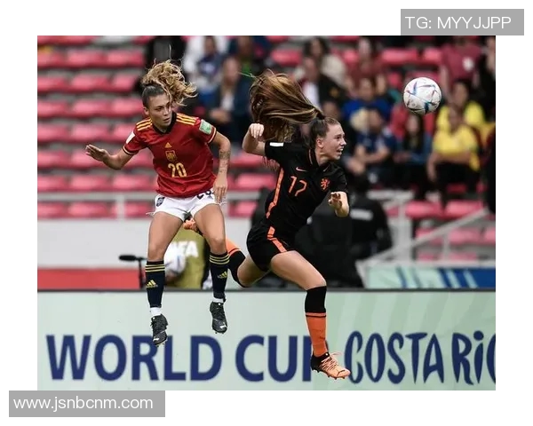 荷兰足球传奇之路：从小球场到世界舞台的明星崛起